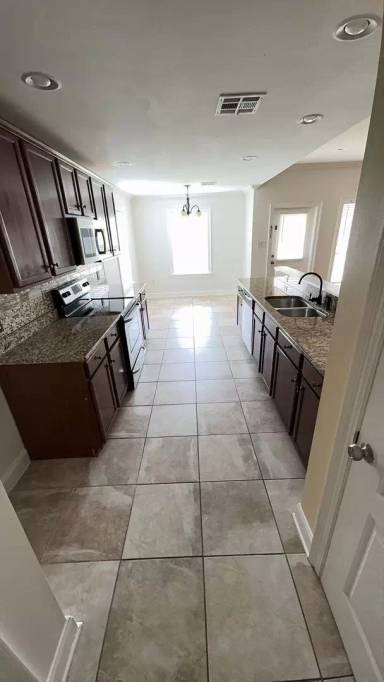 Main picture of 426 Christopher Dr