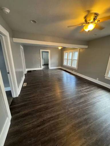 Main picture of 1050 E Pacific St