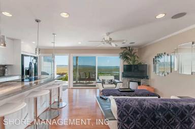 Main picture of 3995 Crown Point Dr