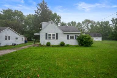 Main picture of 2520 S Andrews Rd