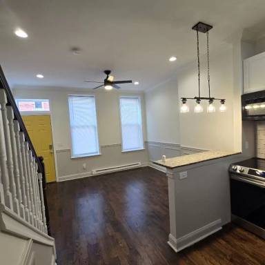 Main picture of 2041 N Lambert St