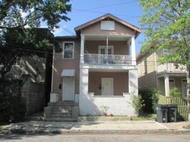 Main picture of 1426 Urania St