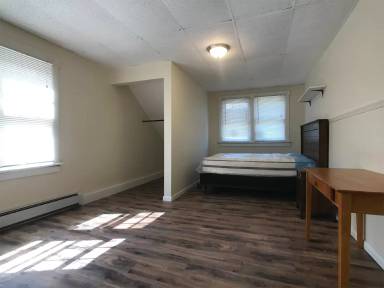 Main picture of 288 Hoosick St