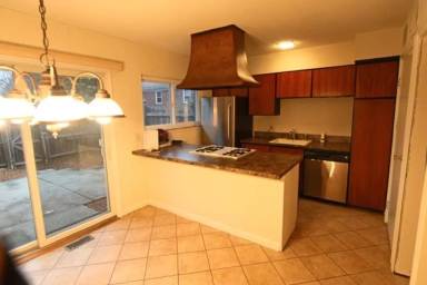 Main picture of 36 Williamsburg Dr