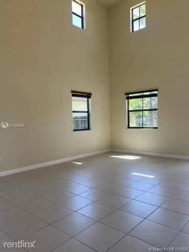 Main picture of 3601 SE 1st St