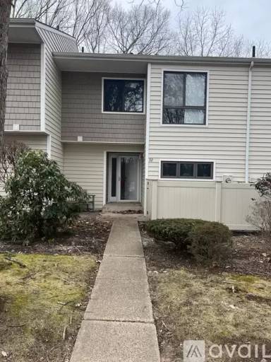Main picture of 32 Currier Pl