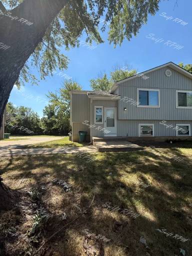 Main picture of 6451 Hallet St