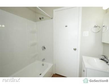 Main picture of 4433 S Greenwood Ave