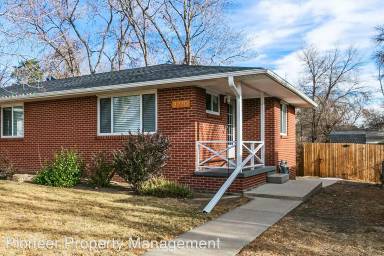 Main picture of 3230 Holland St