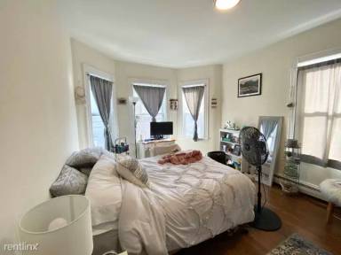 Main picture of 106 Buttonwood St