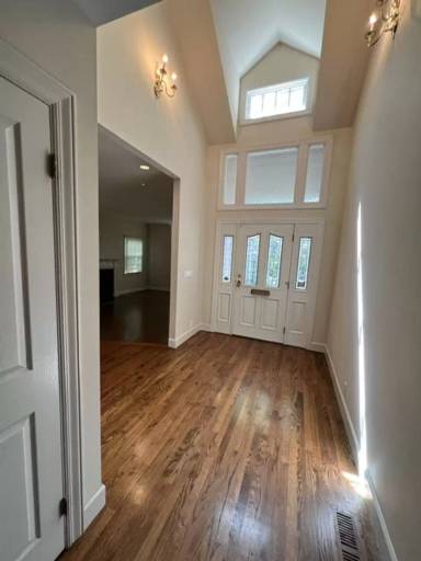 Main picture of 515 Center Dr