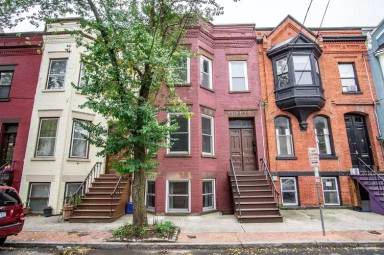 Main picture of 4 Irving St
