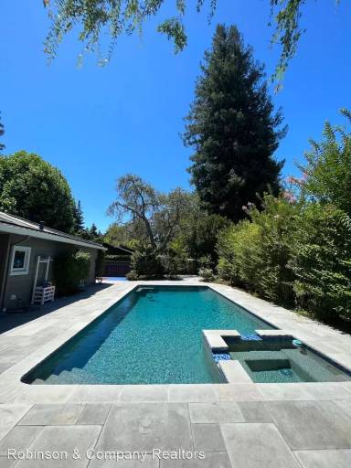 Main picture of 15 Lloyden Dr
