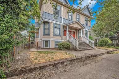 Main picture of 3032 N Williams Ave