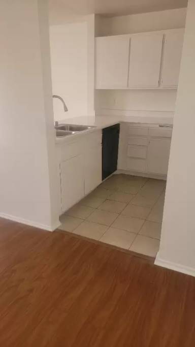 Main picture of 6825 Haskell Ave