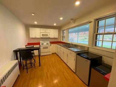 Main picture of 17 Lowell St