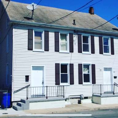 Main picture of 340 E Franklin St