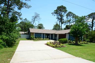 Main picture of 78 Fleetwood Dr