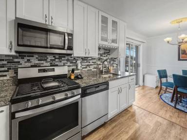 Main picture of 12121 Livingston St