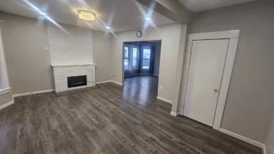 Main picture of 5 S Lake Ave