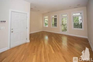 Main picture of 3247 N Seminary Ave