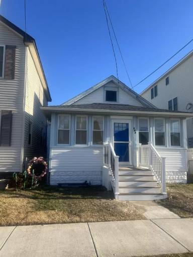 Main picture of 135 W 17th Ave
