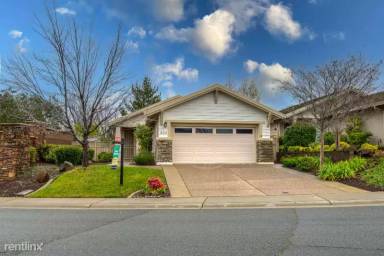 Main picture of 952 Lake Crest Ln