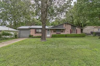 Main picture of 270 32nd St NW