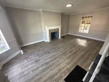 Main picture of 1421 E Columbus St