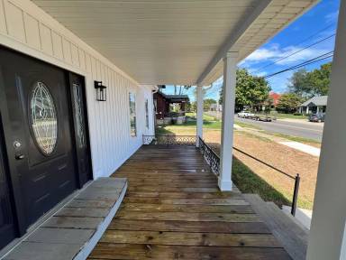 Main picture of 301 W Cedar St