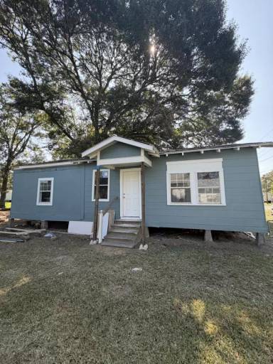 Main picture of 811 Solomon St