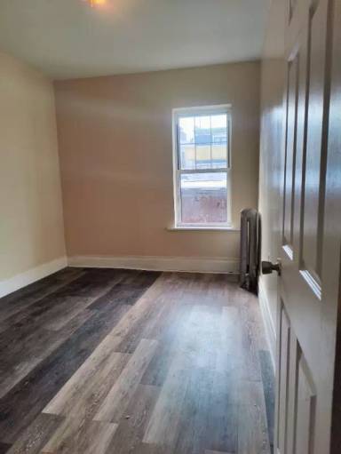 Main picture of 264 Crescent St