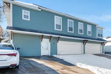 Main picture of 40 E Maple St