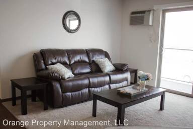 Main picture of 1324 N Main St