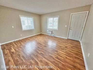 Main picture of 608 E College Ave