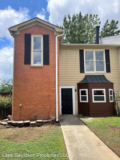 Main picture of 806 Hillsboro Ln
