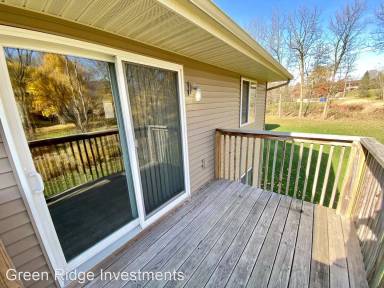 Main picture of 842 Grand Ave NE