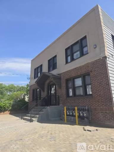 Main picture of 111 Hawthorne St