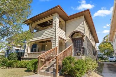 Main picture of 5303 Charlotte St