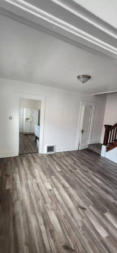 Main picture of ID - 921, 923, 925 W Clark - LB - 921