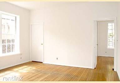 Main picture of 240 E 21st St