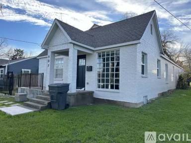 Main picture of 907 S Ravinia Dr