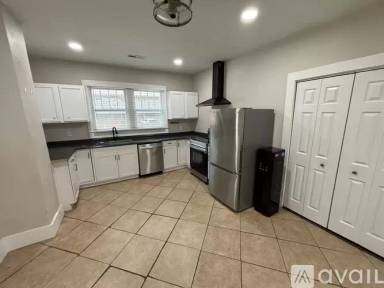 Main picture of 402 W Mobile St