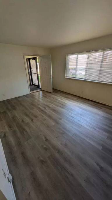 Main picture of 5773 N 94th St