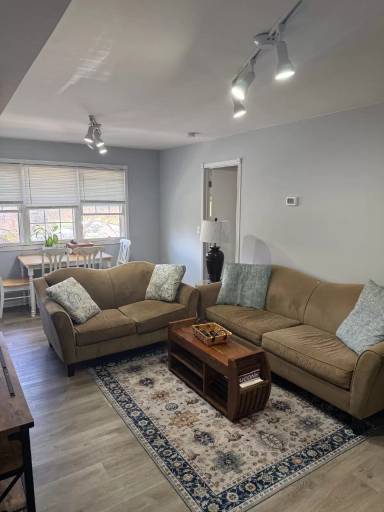 Main picture of 69 College Dr