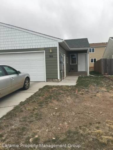 Main picture of 916 Boswell Dr