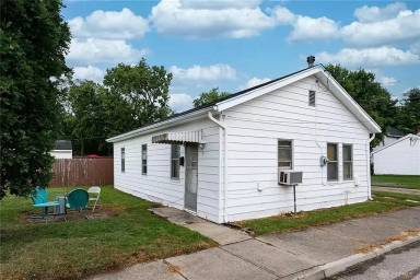 Main picture of 102 1/2 E Home Ave