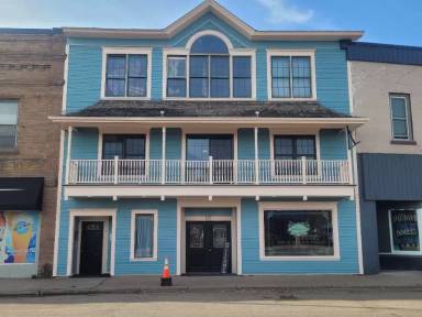 Main picture of 112 Main St S