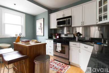 Main picture of 882 Corinthian Ave