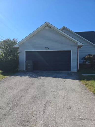 Main picture of 1002 Cambridge Ct
